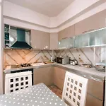 Cozy And Spacious Two Bedroom In 아파트 *
