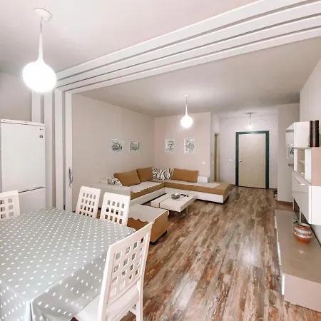 Cozy And Spacious Two Bedroom In شقة *