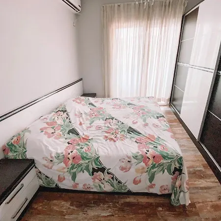 Cozy And Spacious Two Bedroom In Apartament