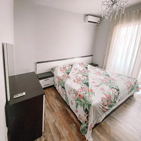 Cozy And Spacious Two Bedroom In Apartament *