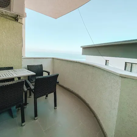 Cozy And Spacious Two Bedroom In *