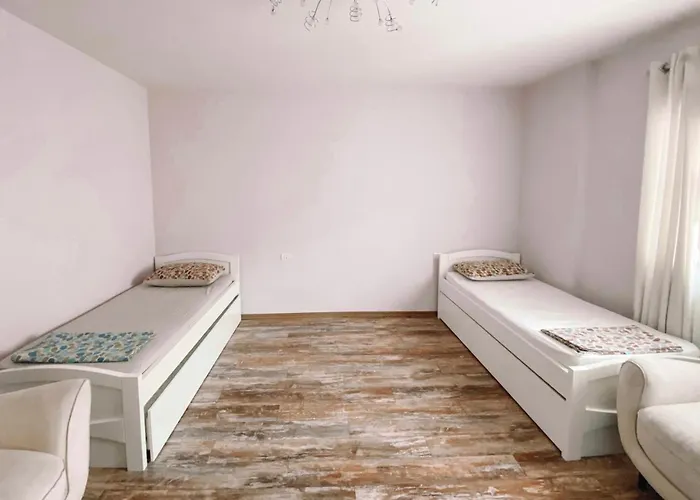 Cozy And Spacious Two Bedroom In Shëngjin