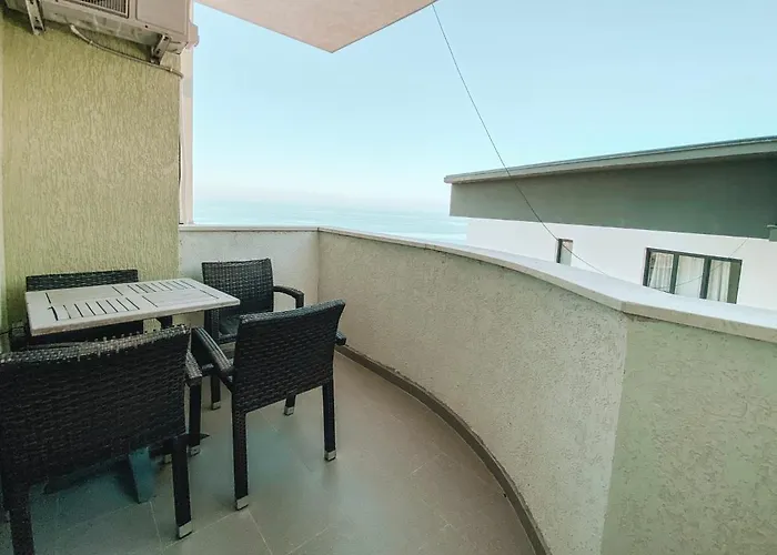 Cozy And Spacious Two Bedroom In *