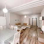 Cozy And Spacious Two Bedroom In Апартаменты *