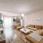 Cozy And Spacious Two Bedroom In