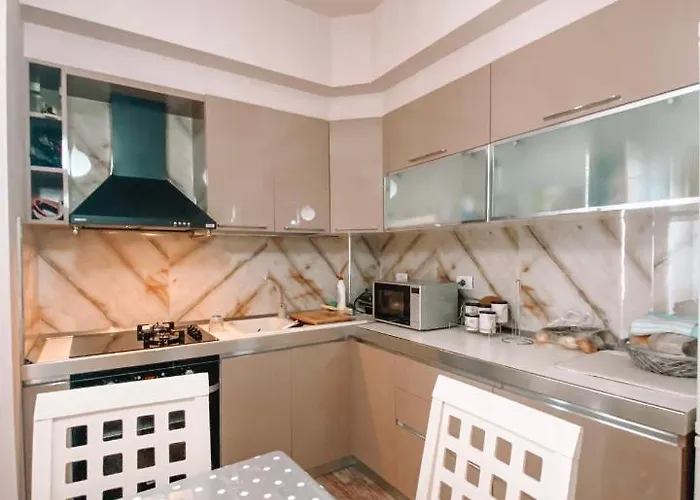 Cozy And Spacious Two Bedroom In アパート *
