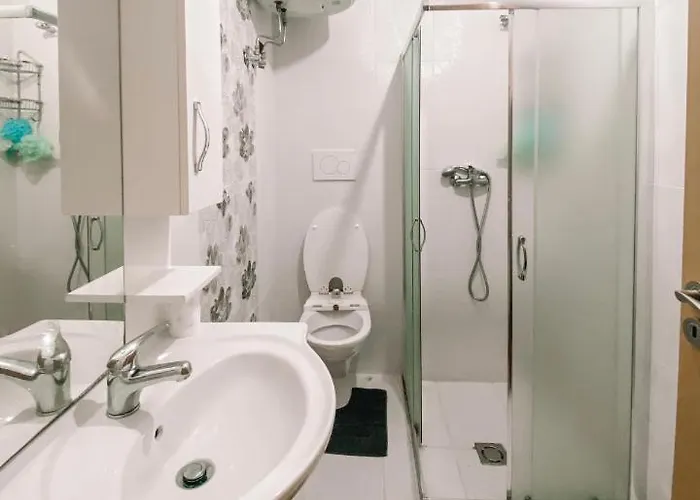 アパート Cozy And Spacious Two Bedroom In Shëngjin